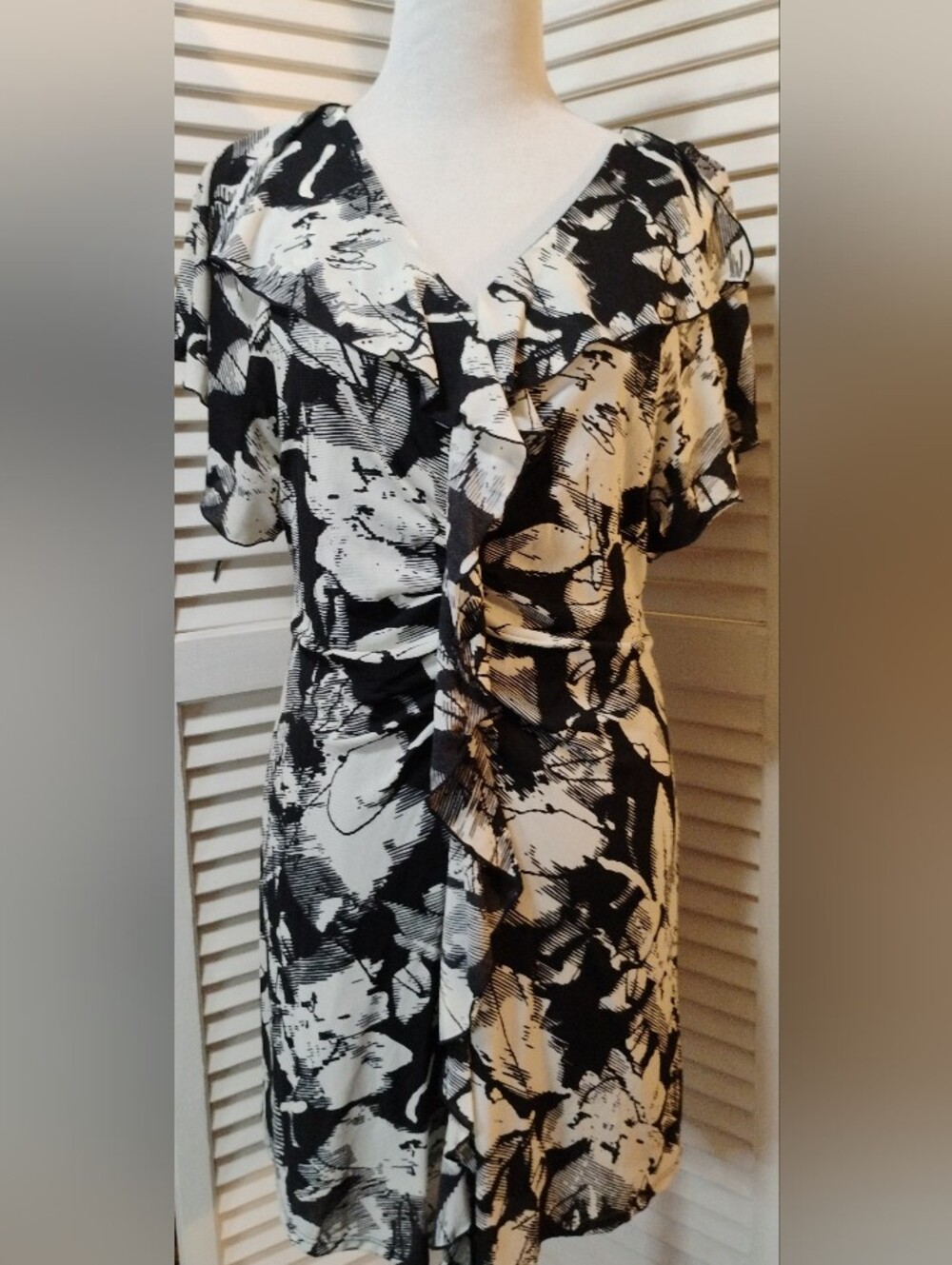 NWT Style & Co. Black & White Abstract Floral Ruffle V-Neck Dress